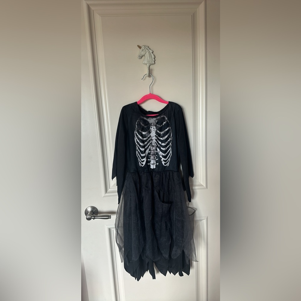 H&M Girls Skeleton Halloween Costume size 6/7.
